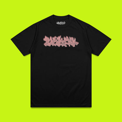 t-shirt oversize noir avec un lettrage "moroz" en rose pâle dans un style graffiti