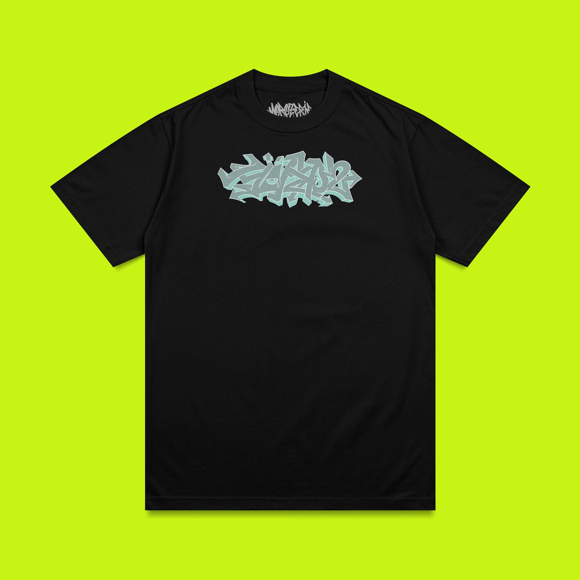 T-shirt oversize noir avec un lettrage bleu vert